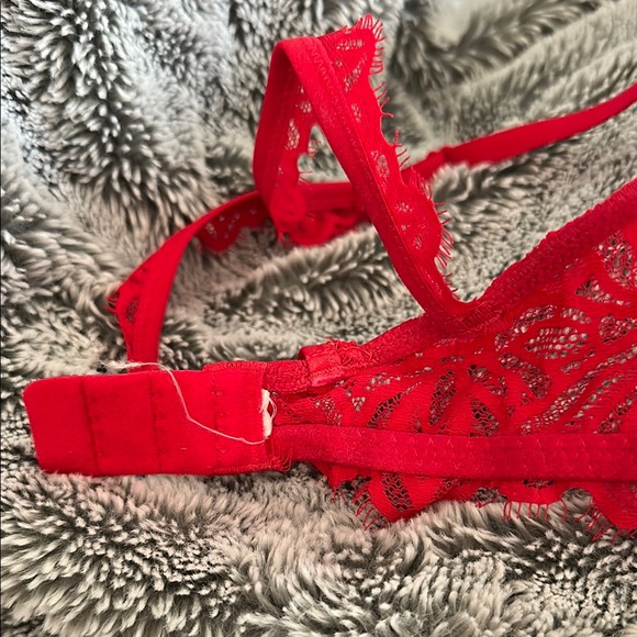 VS Pink Red Lace Bra - Picture 3 of 5